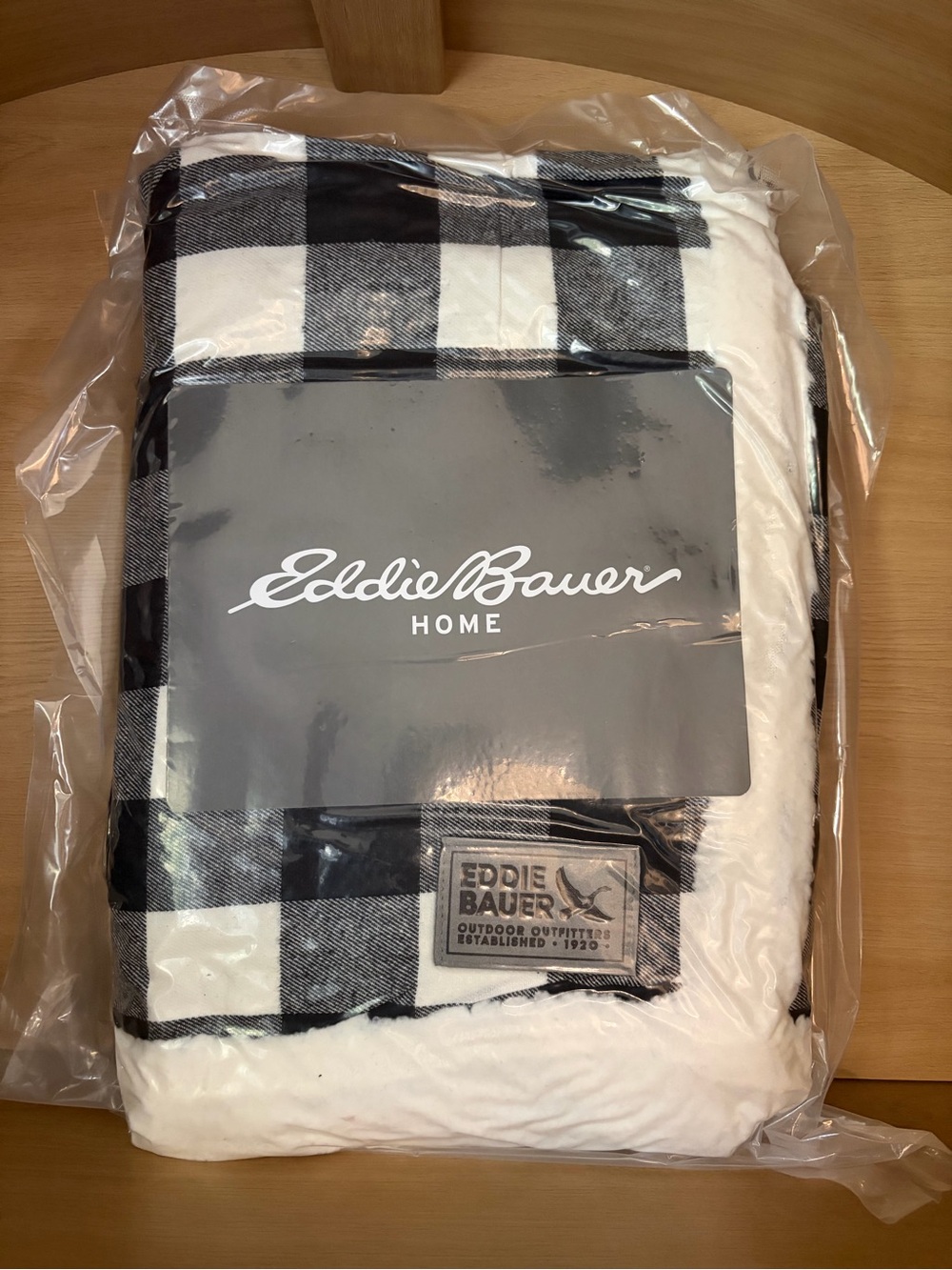 NWT•Eddie Bauer Reversible Sherpa Blanket | Cabin Plaid Black/White|50”x60”
